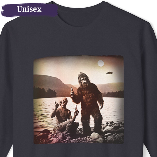 Vintage Lake Party Alien UFO Bigfoot Unisex Unisex Crewneck Sweatshirt