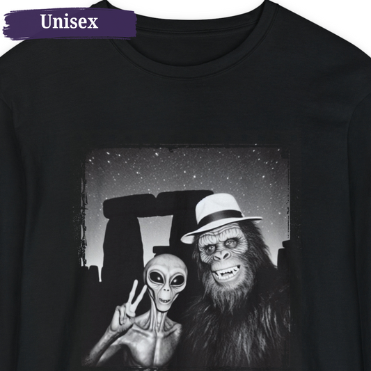 Stonehenge Alien Bigfoot England Tourist Unisex Long Sleeve T-Shirt